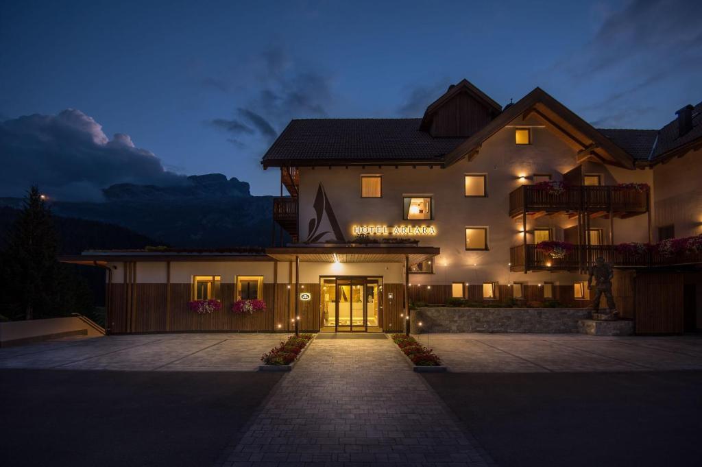 Hotel Arlara Corvara In Badia Exterior photo