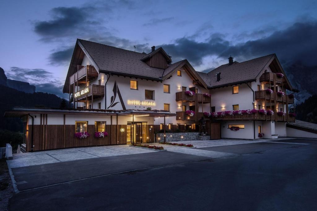 Hotel Arlara Corvara In Badia Exterior photo